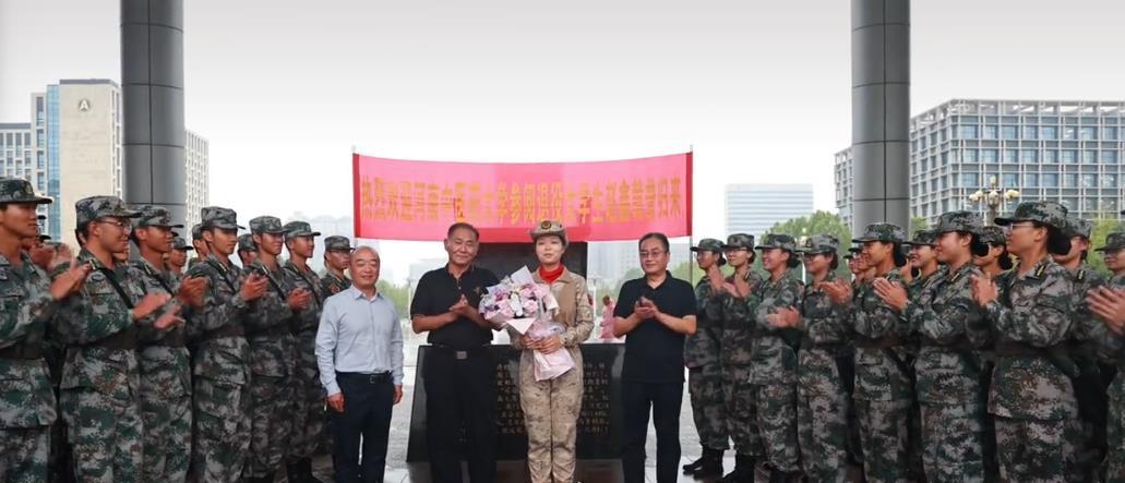 参加阅兵后光荣归校
